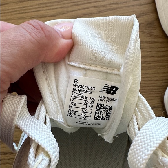 New Balance 327 linen w/ sea salt color - Picture 5 of 8